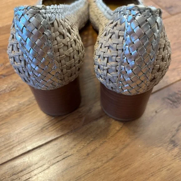 Tory Burch Chelsea woven leather pumps in light taupe and metallic silver sz 8 - Picture 3 of 7